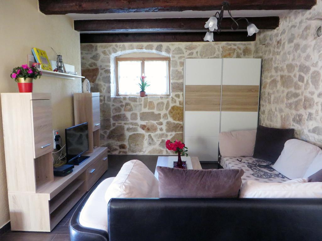 Holiday Home Rasopas Malinska Exterior photo